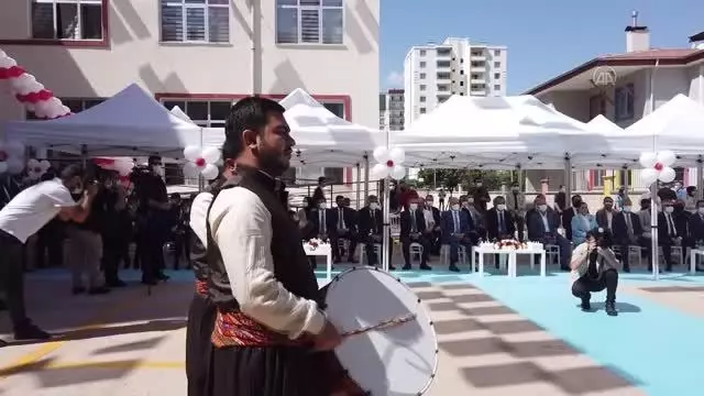 Son dakika haberi | DİYARBAKIR - Bakan Özer: Diyarbakır'da derslik başına düşen ilköğretim öğrenci sayısı 57'den 29'a düştü