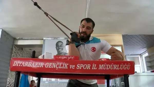 SPOR Diyarbakırlı bilek güreşçisi Mehmet, Litvanya'da Türkiye'yi temsil edecek