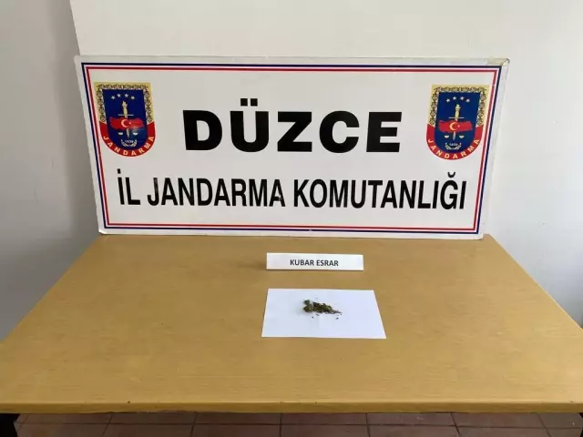 Düzce'de uyuşturucu operasyonlarında yakalanan 3 zanlıdan biri tutuklandı