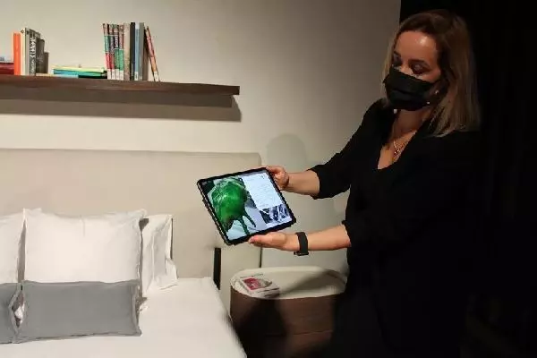 Dyson'ın lazer teknolojisine sahip yeni kablosuz süpürgeleri tanıtıldı