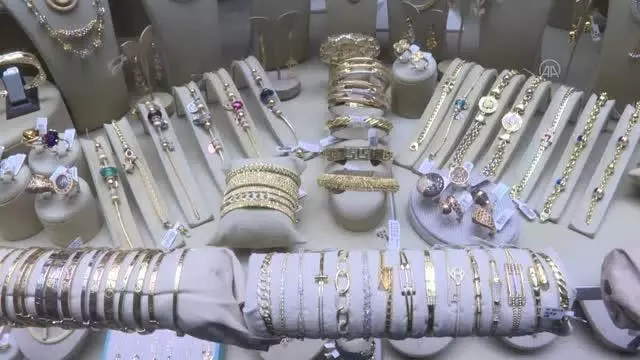 En güzel vitrine sahip pastırmacı ve sarraf plaketle ödüllendirildi