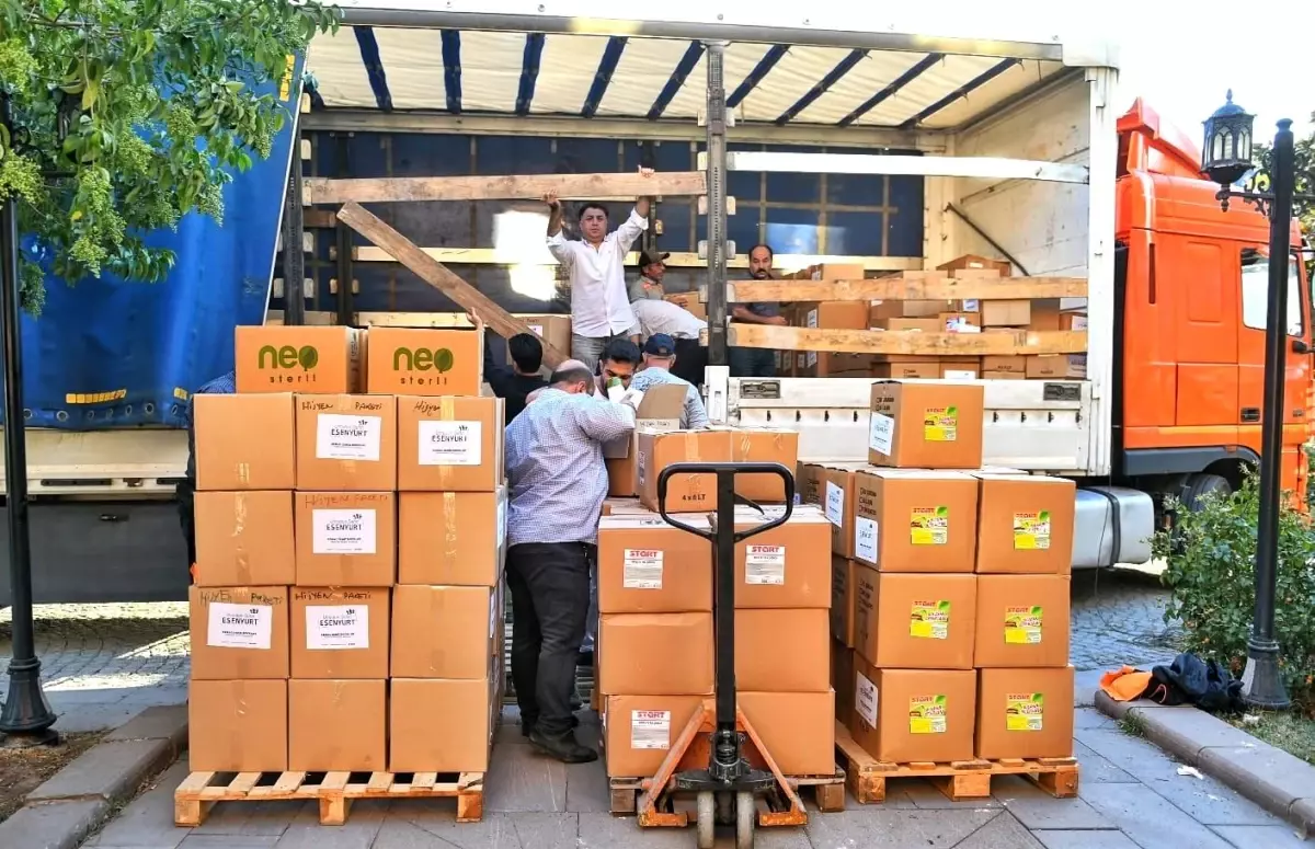 Esenyurt Belediyesi'nden, selden etkilenen vatandaşlara yardım