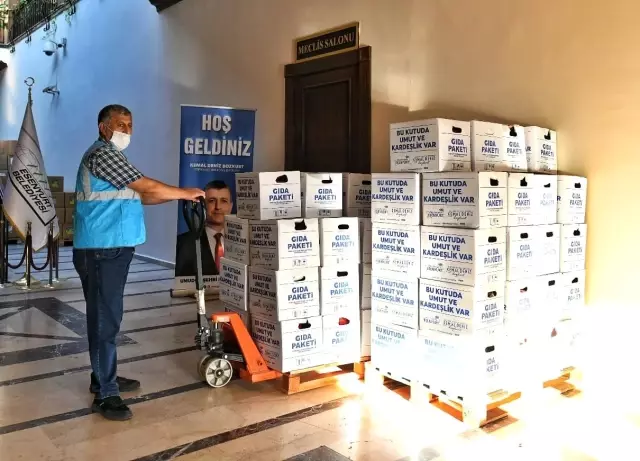 Esenyurt Belediyesi'nden, selden etkilenen vatandaşlara yardım