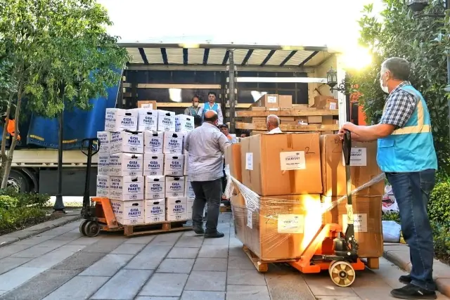 Esenyurt Belediyesi'nden, selden etkilenen vatandaşlara yardım