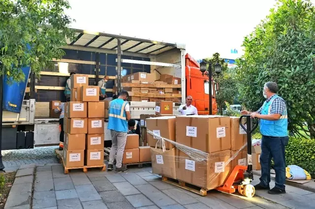 Esenyurt Belediyesi'nden, selden etkilenen vatandaşlara yardım