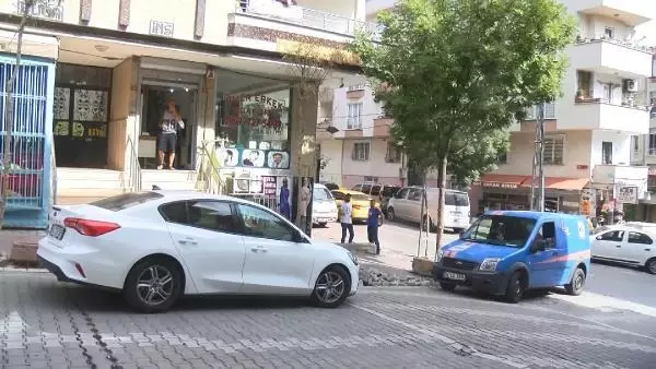 Son dakika haber: Esenyurt'ta, motosikletle takip ettikleri emlakçıyı silahla vurdular