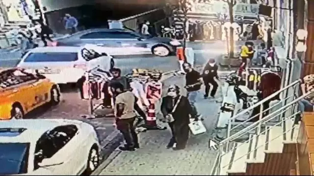 Esenyurt'ta motosikletli saldırgan dehşet saçtı