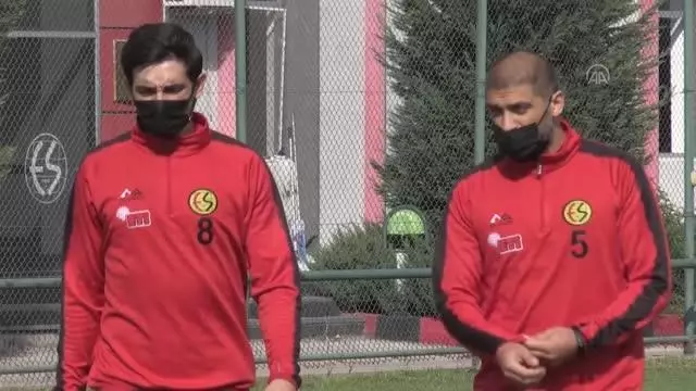 ESKİŞEHİR - Anadolu yıldızı Eskişehirspor'un deneyimli kaptanları başarı için gençlerin enerjisine güveniyor
