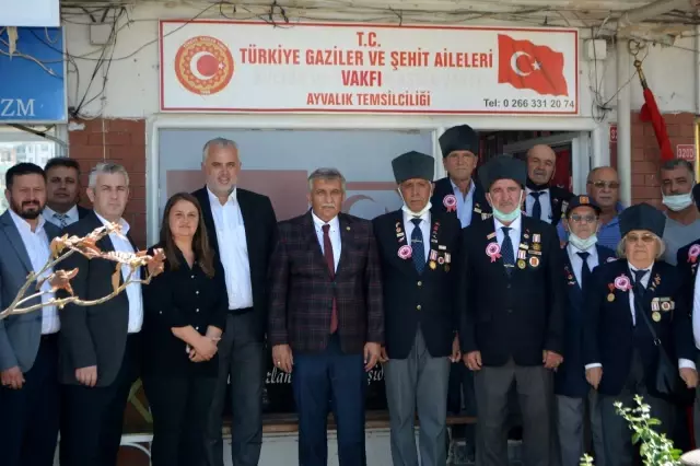 Gazilere Cumhurbaşkanı Erdoğan'ın portresini hediye etti