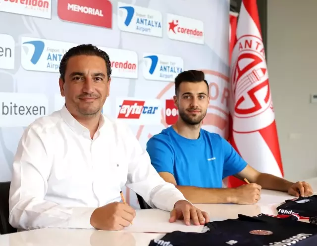Genç kaleci Ataberk Dadakdeniz FTA Antalyaspor'da