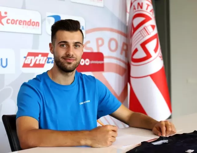 Genç kaleci Ataberk Dadakdeniz FTA Antalyaspor'da