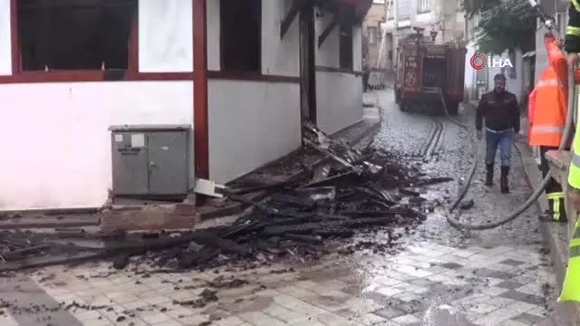 Gün ağardığında yanan konağın harabeye dönen hali ortaya çıktı