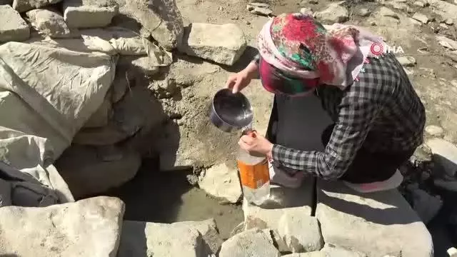 Halk arasında şifalı olarak bilinen mikroplu su için Muş'a akın ediyorlar