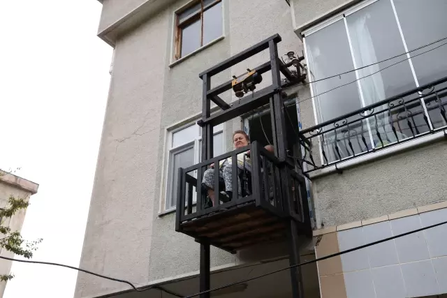Hayatını adadığı eşi için ahşaptan asansör yaptı
