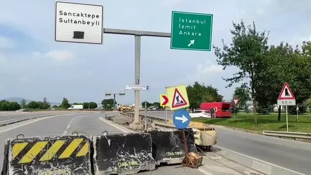 İBB'nin Samandıra'daki kavşak çalışması nedeniyle yolu trafiğe kapatmasına vatandaşlar tepki gösterdi