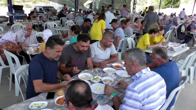 İmece usulü topladıkları parayla hayır yemeği ve yağmur duası yaptılar