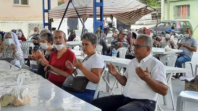 İmece usulü topladıkları parayla hayır yemeği ve yağmur duası yaptılar