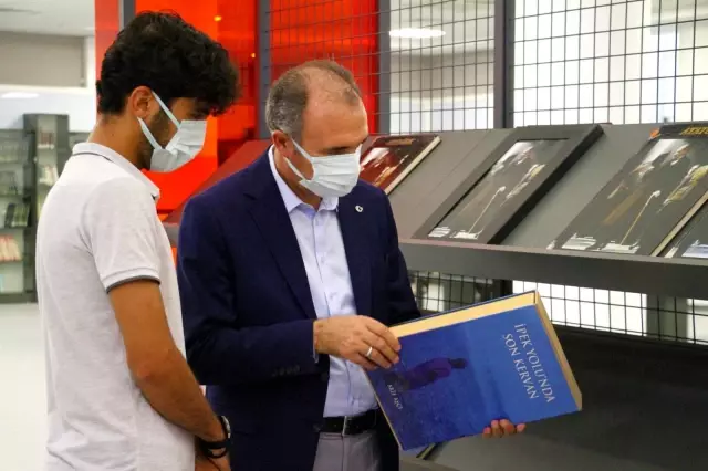 İnşaatında çalıştığı kütüphanede şimdi tıp fakültesi öğrencisi olarak çalışıyor