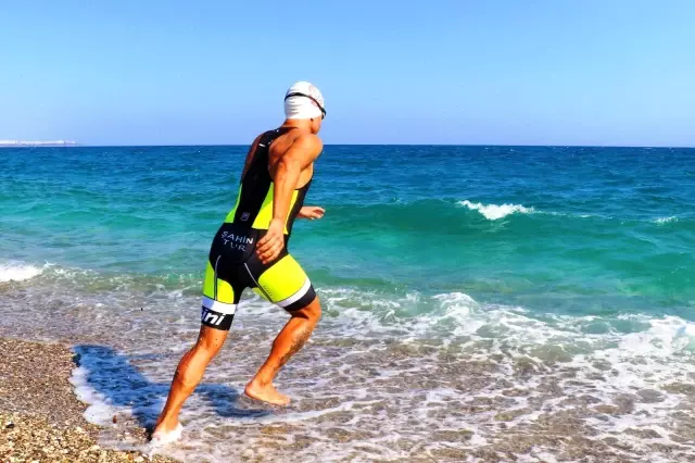 30 yıllık kuaför Triatlon tutkusuyla görenleri hayran bırakıyor