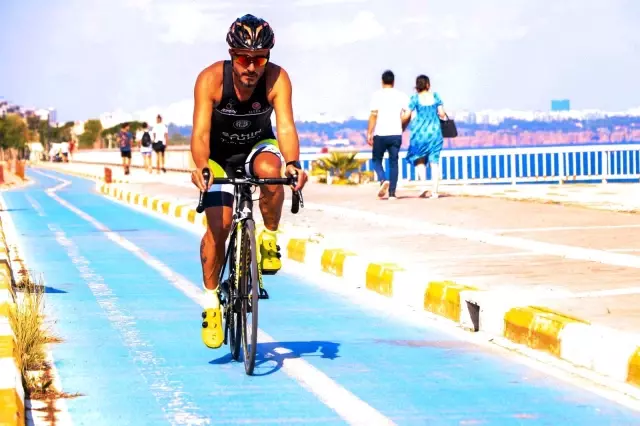 30 yıllık kuaför Triatlon tutkusuyla görenleri hayran bırakıyor