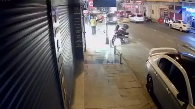 Son dakika haberi | İstanbul'da omuz atma cinayeti kamerada: Kalbinden bıçaklandı, can havliyle böyle koştu