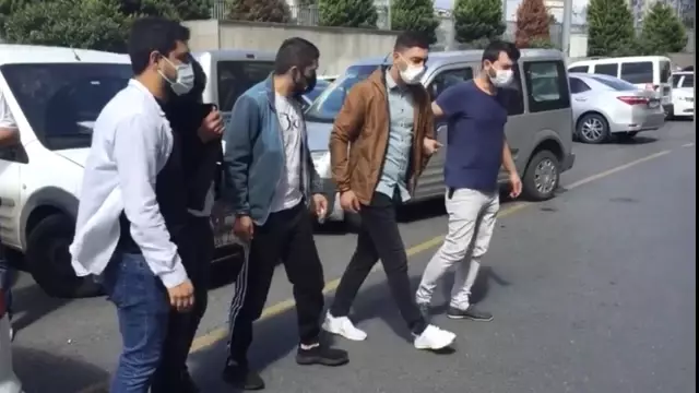 Son dakika haber | İstanbul'da omuz atma cinayeti kamerada: Kalbinden bıçaklandı, can havliyle böyle koştu