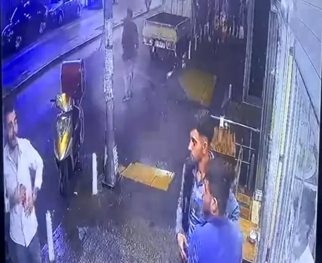 Son dakika haber | İstanbul'da omuz atma cinayeti kamerada: Kalbinden bıçaklandı, can havliyle böyle koştu