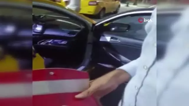 İstanbul'da taksiciden örnek davranış, para dolu cüzdanı turistlere ulaştırdı