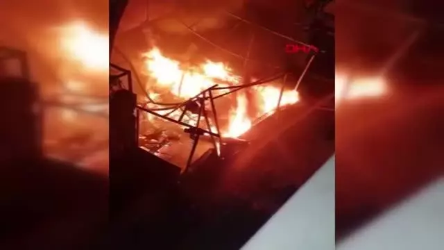 Son dakika haber: Kadıköy'de 3 katlı restoranda patlama sonrası yangın