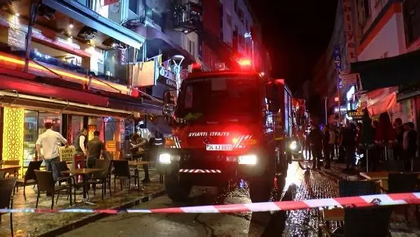 Son dakika haber: Kadıköy'de 3 katlı restoranda patlama sonrası yangın
