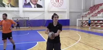 Batman Belediyesi: Kadın antrenörün çalıştırdığı erkek hentbol takımının hedefi Süper Lig Batman Belediyesi: Kadın antrenörün çalıştırdığı erkek hentbol takımının hedefi Süper Lig