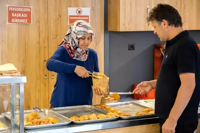 Kadınlar bir oldu, ilçenin ilk pastanesini açtı