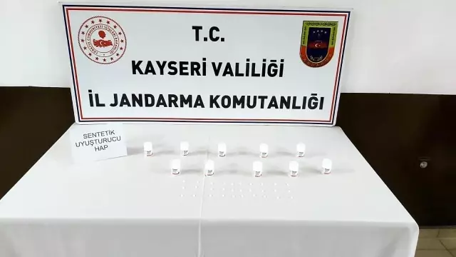 Kadınların çantalarında yarım kilo bonzai çıktı