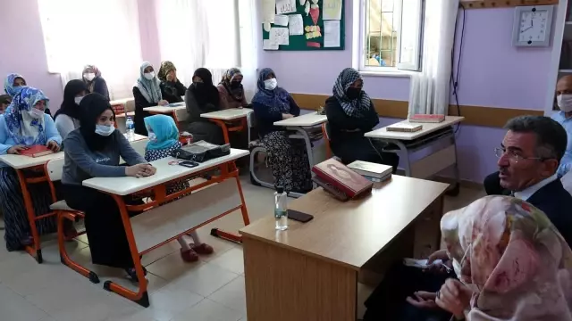 Kahramanmaraş Müftüsü Tekin: Aşı olmak farz-ı ayndır