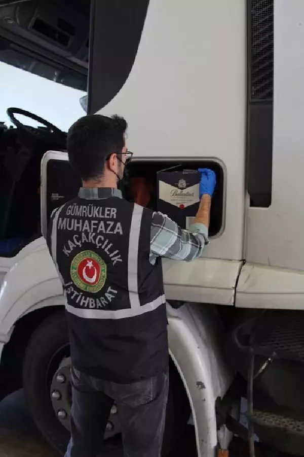 KAPIKULE'DE 2 MİLYON TL DEĞERİNDE KAÇAK EŞYA ELE GEÇİRİLDİ