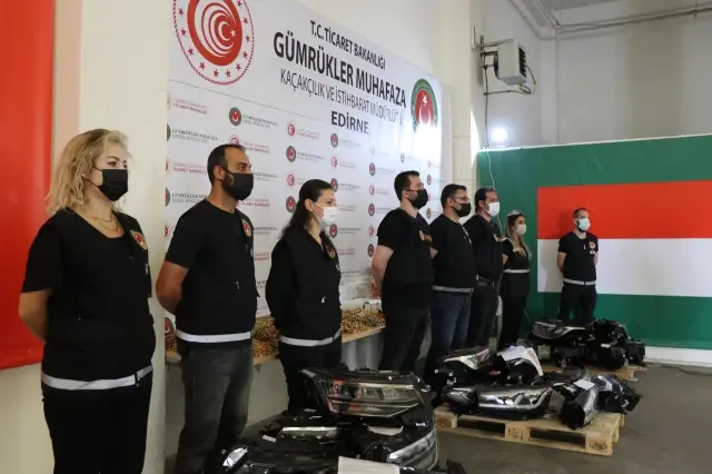 Kapıkule'de gümrük muhafaza ekipleri kaçakçılara geçit vermiyor