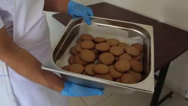 Kayısı çekirdeği ve duttan glütensiz bisküvi üretildi