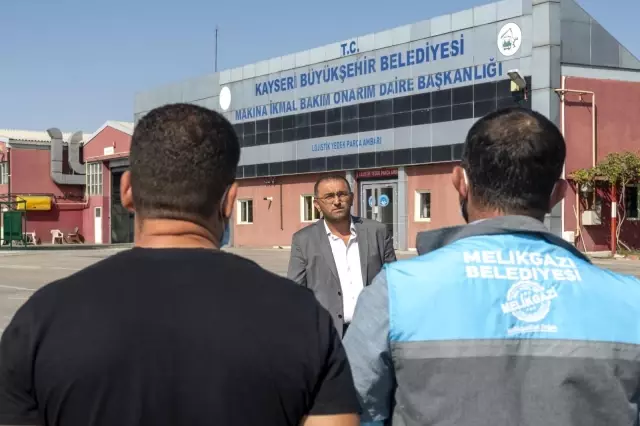 Kayseri Büyükşehir ve ilçe belediyeleri, afet bölgesi Bozkurt'ta yaraları sardı