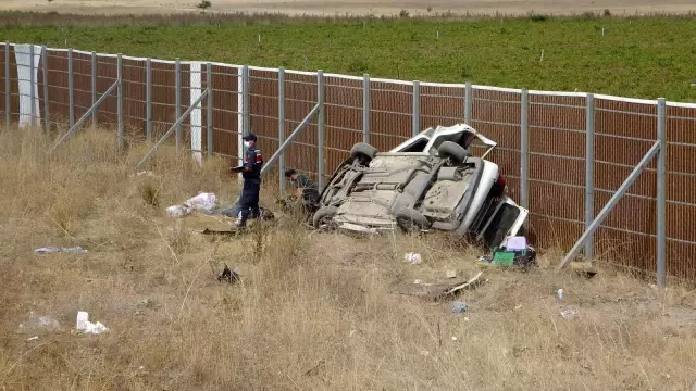 Kayseri'de otomobil şarampole yuvarlandı: 3'ü ağır, 5 yaralı