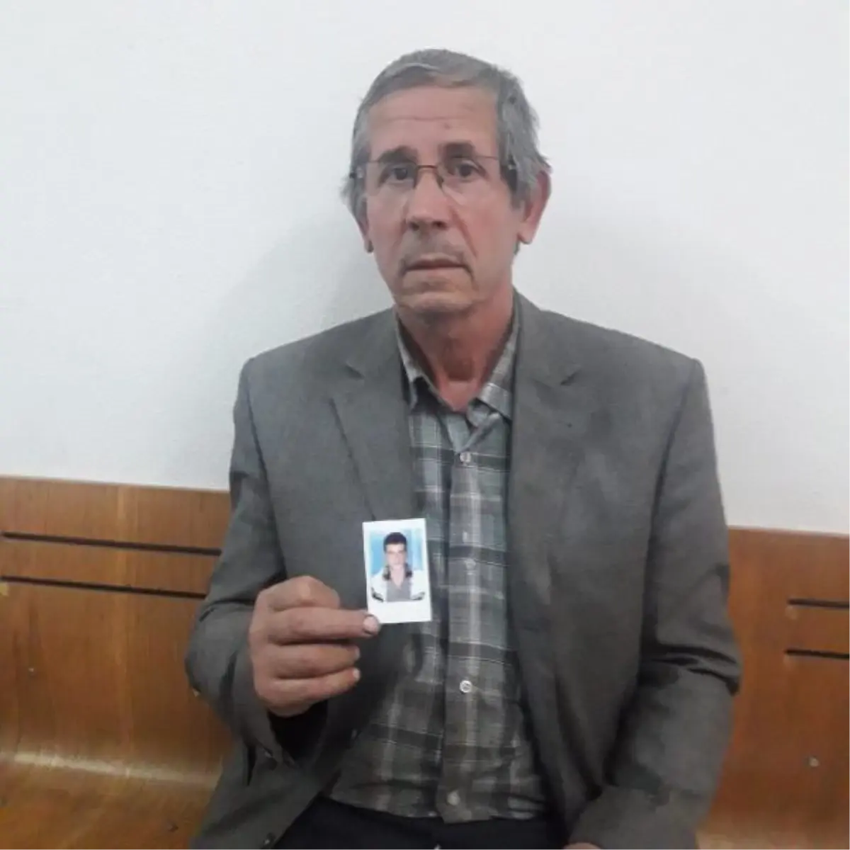 Kendilerini murçla yaralayan 9 yıldır tutuklu oğulları için beraat istediler