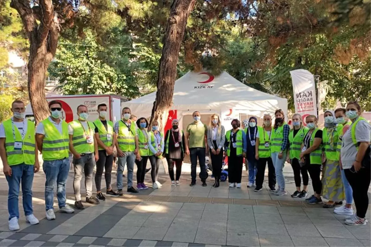 Kırklareli'nde 'Vefa Sosyal Destek Grubu' gönüllüleri Türk Kızılaya kan bağışında bulundu
