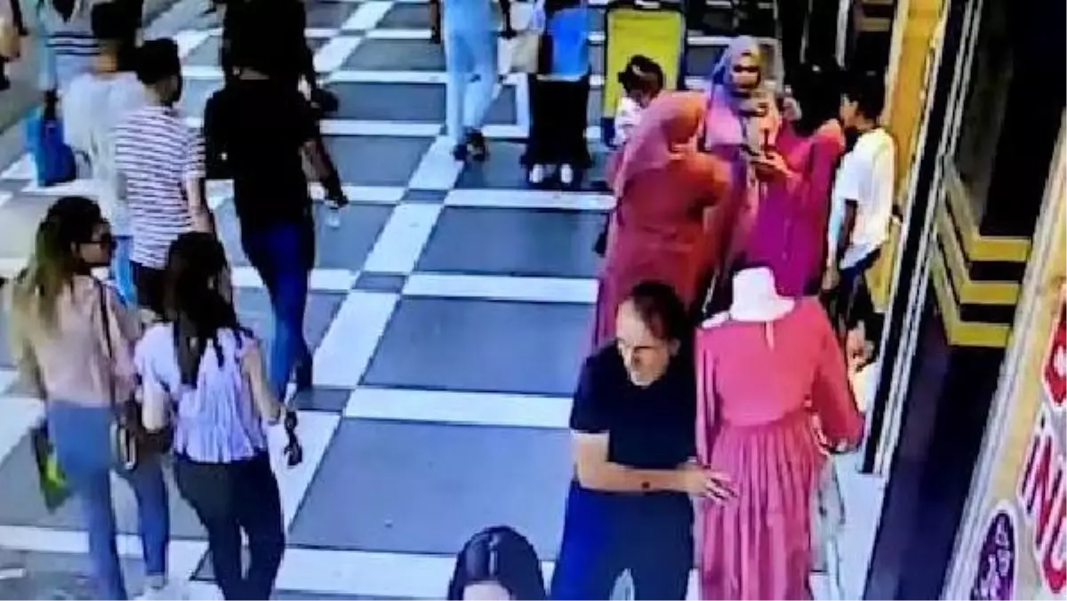 Son dakika... KIRMIZI ELBİSELİ CANSIZ MANKEN HIRSIZLIĞI KAMERADA