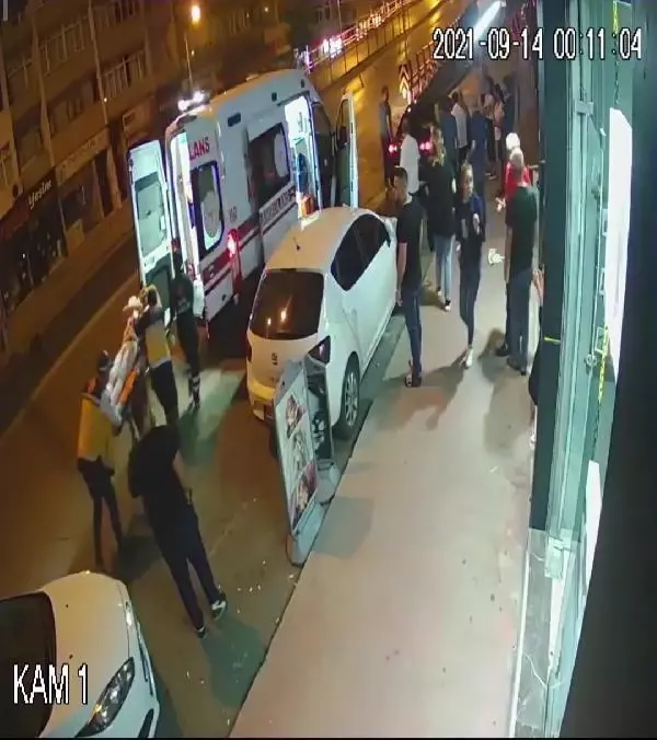 KIZ ARKADAŞININ ESKİ SEVGİLİSİNİ BIÇAKLADI, O ANLAR KAMERADA