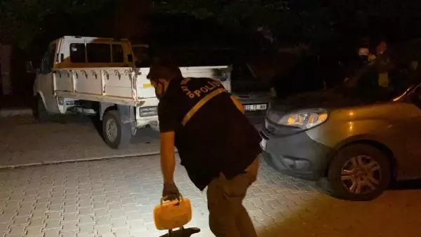 KIZ ARKADAŞININ ESKİ SEVGİLİSİNİ BIÇAKLADI, O ANLAR KAMERADA