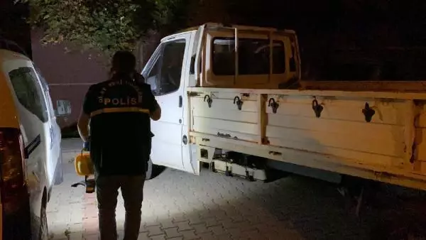 KIZ ARKADAŞININ ESKİ SEVGİLİSİNİ BIÇAKLADI, O ANLAR KAMERADA