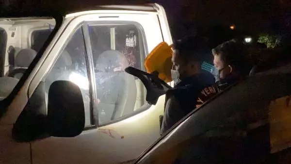 KIZ ARKADAŞININ ESKİ SEVGİLİSİNİ BIÇAKLADI, O ANLAR KAMERADA