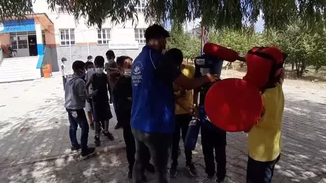 Kozan Gençlik Merkezi gönüllüleri, Tufanbeyli'de öğrencilerle bir araya geldi