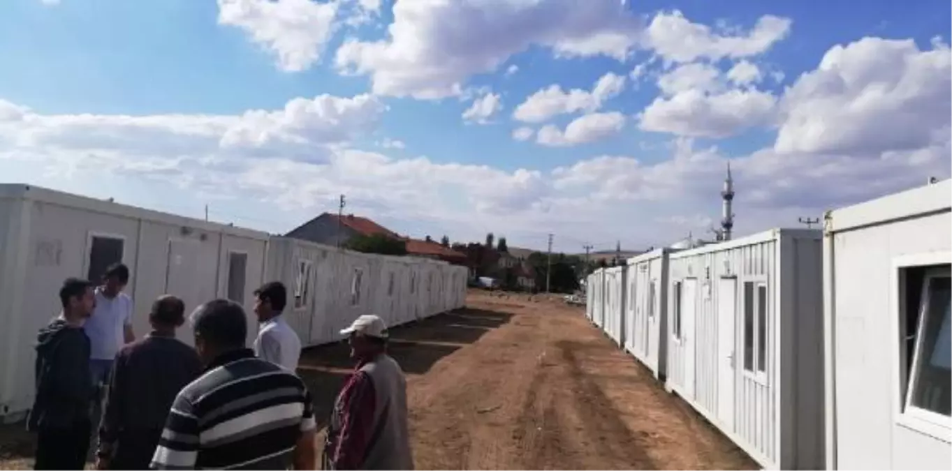 Kütahya'da çadırdaki depremzedeler, AFAD konteynerlerine yerleşiyor