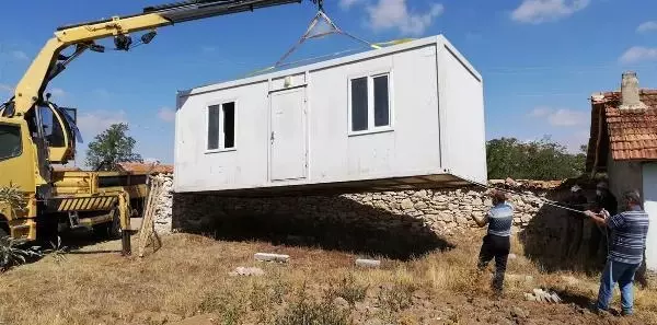 Kütahya'da çadırdaki depremzedeler, AFAD konteynerlerine yerleşiyor
