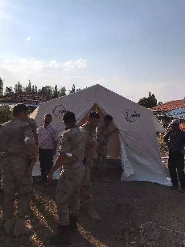Kütahya'da çadırdaki depremzedeler, AFAD konteynerlerine yerleşiyor